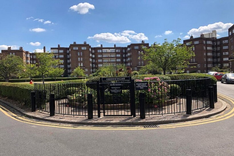 Chiswick Village, London W4 2 bed flat to rent - £1,850 pcm (£427 pw)