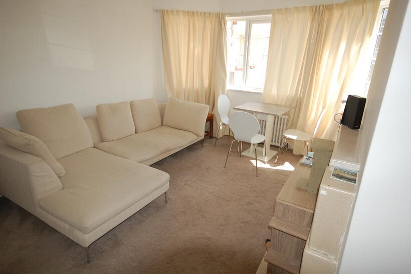Chiswick Village, London W4 2 bed flat to rent - £1,850 pcm (£427 pw)