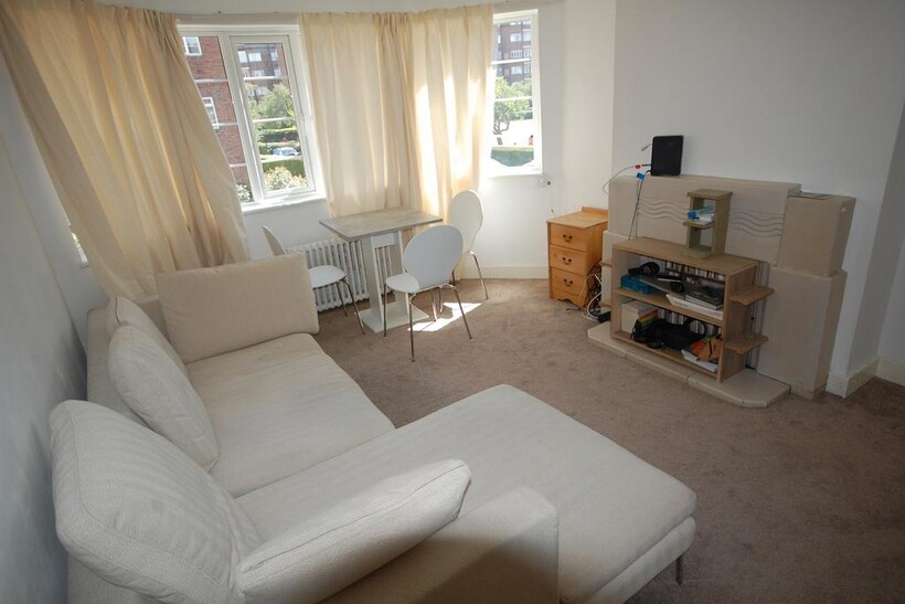 Chiswick Village, London W4 2 bed flat to rent - £1,850 pcm (£427 pw)