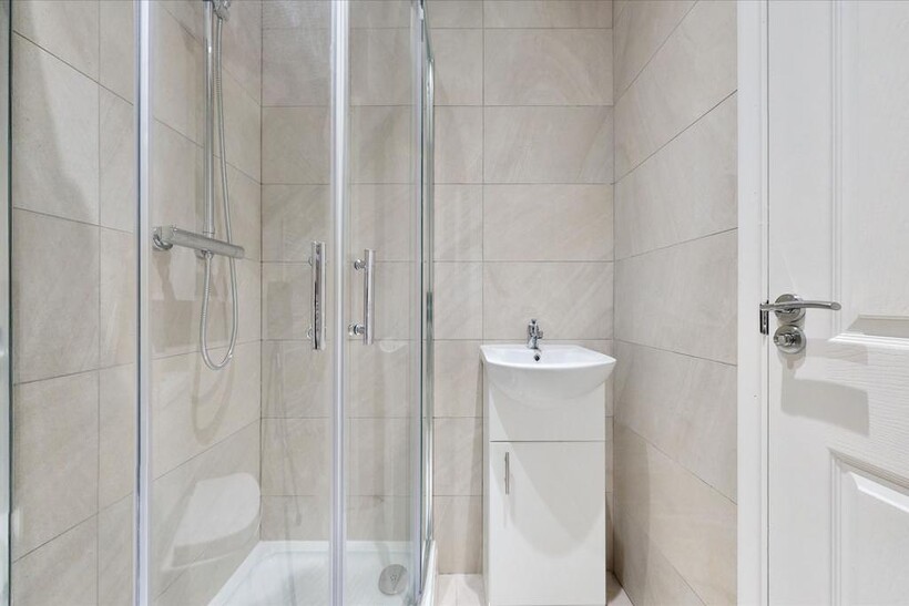 Randon Close, Harrow HA2 1 bed in a house share to rent - £845 pcm (£195 pw)