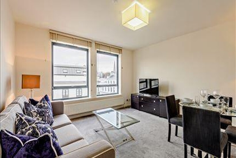 Fulham Road, London. SW3 2 bed apartment to rent - £3,792 pcm (£875 pw)