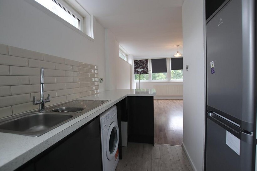 Blackshaw Road, London, SW17 2 bed flat to rent - £2,000 pcm (£462 pw)