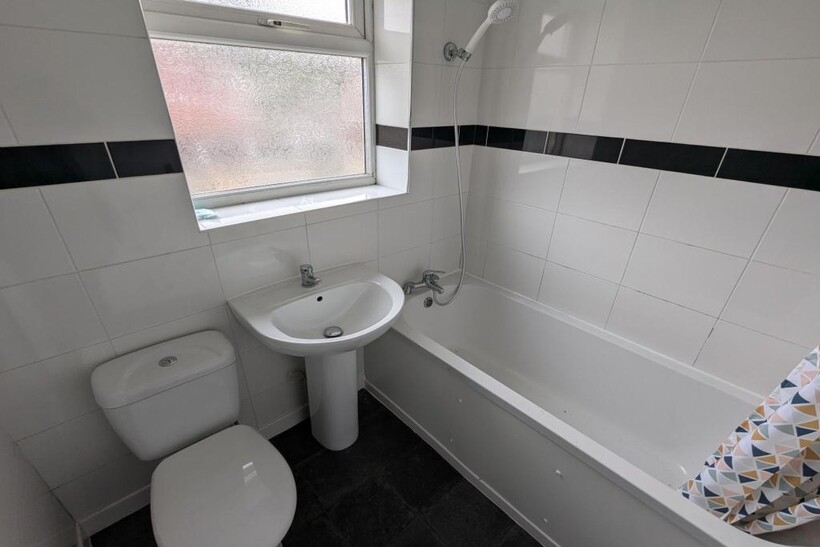 Pennyroyal Close, Walsall WS5 3 bed semi-detached house to rent - £1,000 pcm (£231 pw)