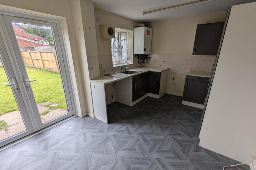 Pennyroyal Close, Walsall WS5 3 bed semi-detached house to rent - £1,000 pcm (£231 pw)