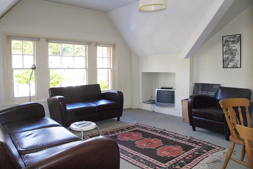 Muswell Hill Road, London N10 2 bed flat to rent - £1,900 pcm (£438 pw)