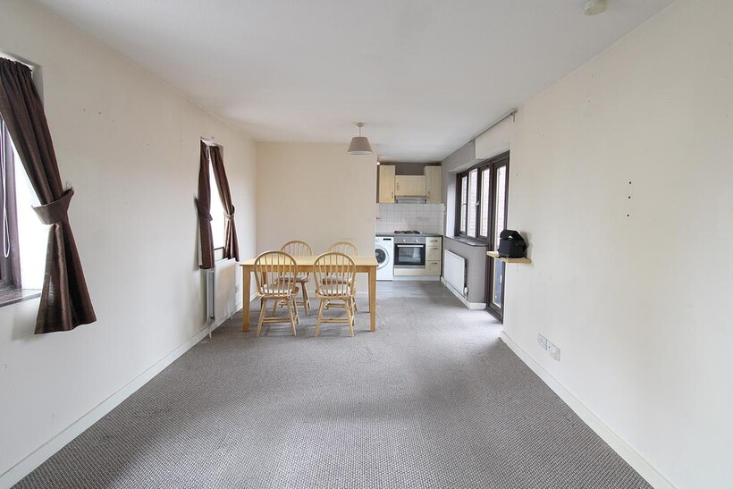 Cricklewood Lane, London NW2 2 bed flat to rent - £1,850 pcm (£427 pw)