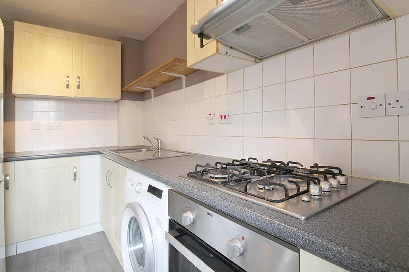 Cricklewood Lane, London NW2 2 bed flat to rent - £1,850 pcm (£427 pw)