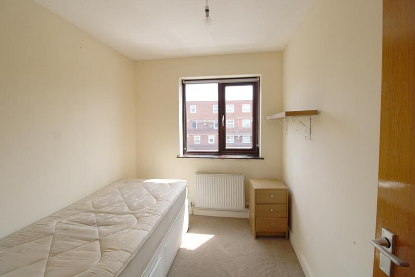 Cricklewood Lane, London NW2 2 bed flat to rent - £1,850 pcm (£427 pw)