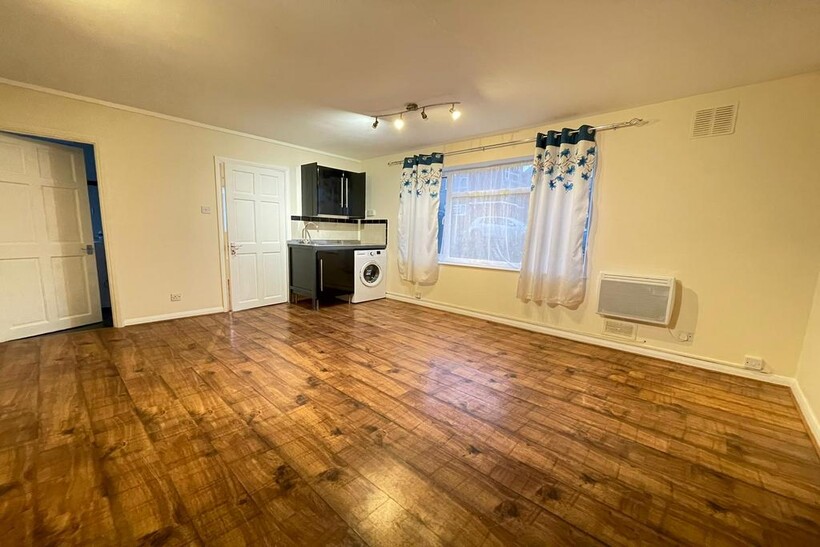 Windsor Court, London N14 1 bed flat to rent - £1,475 pcm (£340 pw)