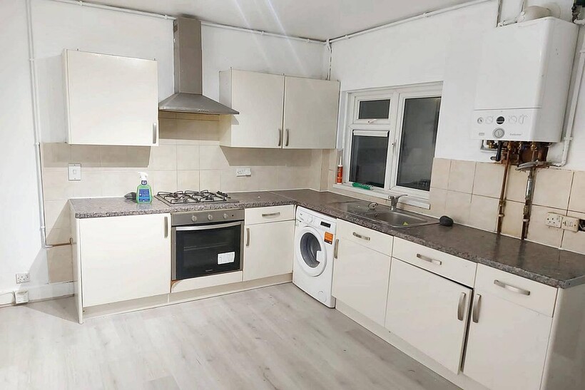 Queens Road, London E17 2 bed terraced house to rent - £1,900 pcm (£438 pw)