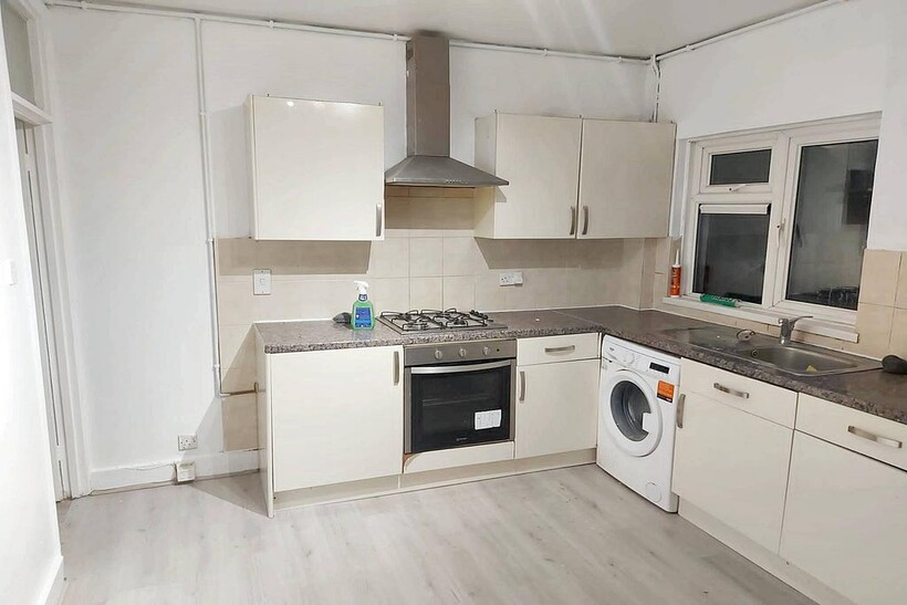 Queens Road, London E17 2 bed terraced house to rent - £1,900 pcm (£438 pw)
