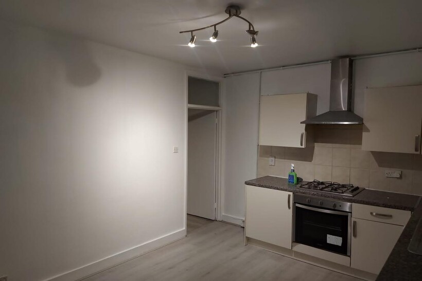 Queens Road, London E17 2 bed terraced house to rent - £1,900 pcm (£438 pw)