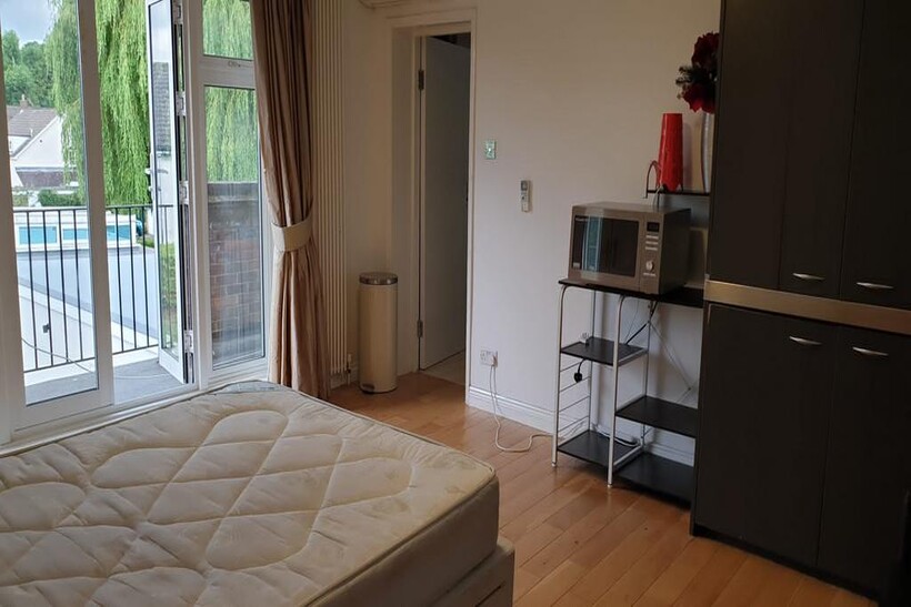 Quinta Drive, Barnet, Hertfordshire, EN5 House share to rent - £900 pcm (£208 pw)