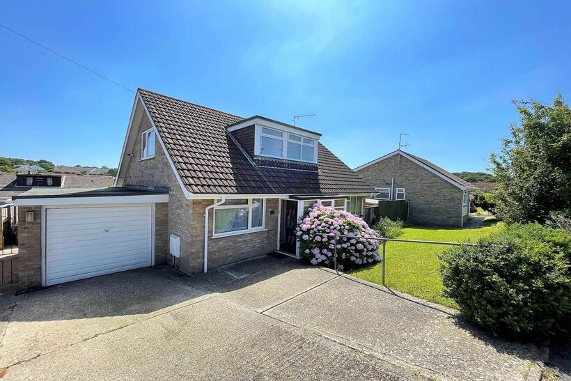 Binstead Lodge Road, Ryde PO33 3 bed detached bungalow to rent - £1,150 pcm (£265 pw)