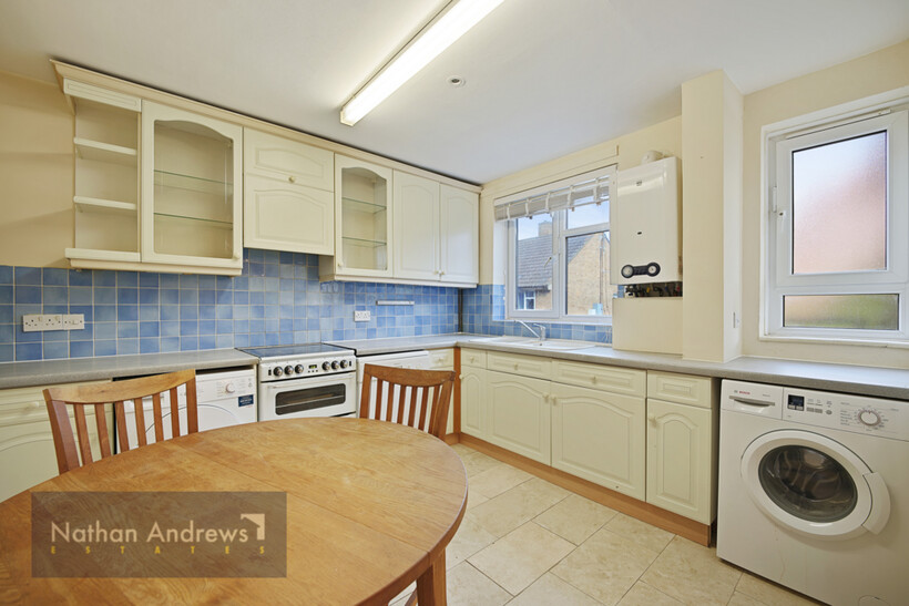 Queen Caroline Street, London W6 3 bed flat to rent - £2,850 pcm (£658 pw)