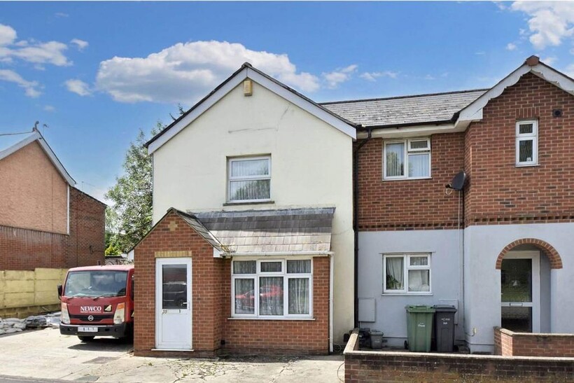 Parkhurst Road, Newport PO30 4 bed semi-detached house to rent - £1,200 pcm (£277 pw)