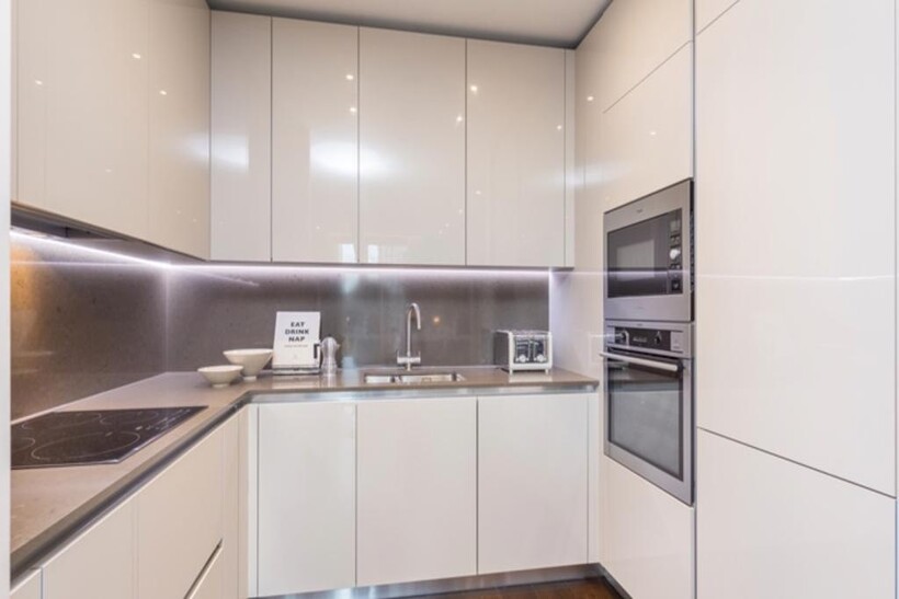 4 Charles Clowes Walk,Thornes House,4... 2 bed apartment to rent - £4,377 pcm (£1,010 pw)