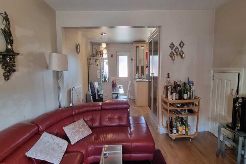 Uxbridge UB8 3 bed end of terrace house to rent - £2,400 pcm (£554 pw)