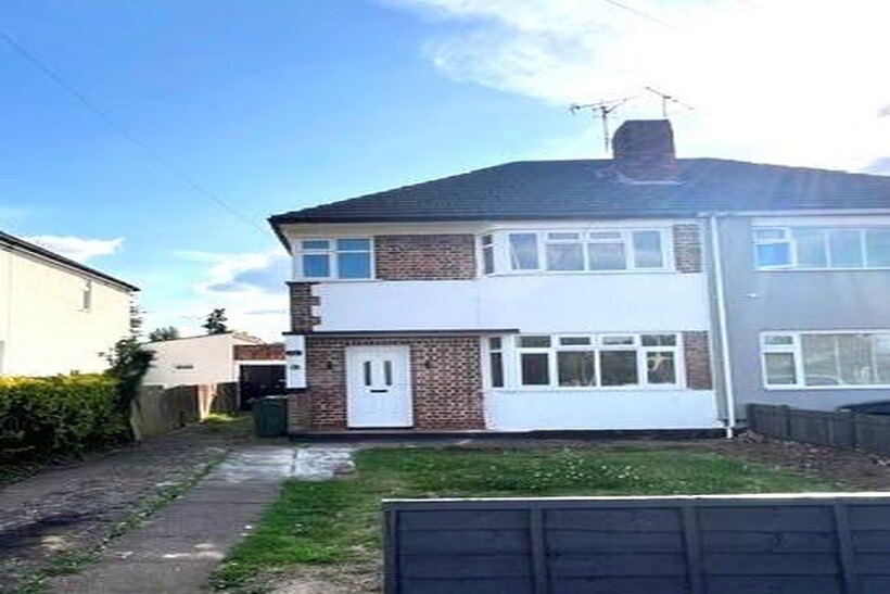 Leicester Road, Wigston, Leicester LE18 3 bed semi-detached house to rent - £1,200 pcm (£277 pw)