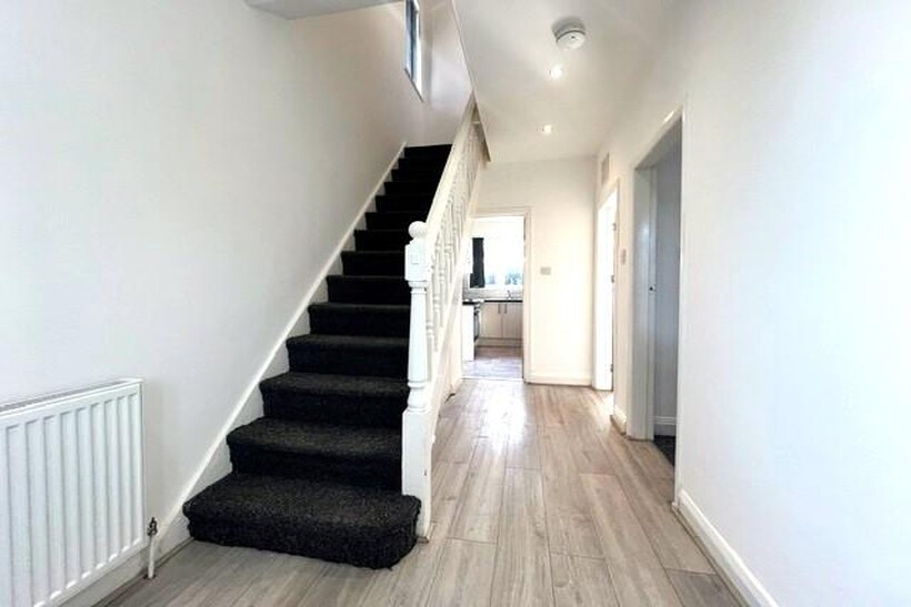 Leicester Road, Wigston, Leicester LE18 3 bed semi-detached house to rent - £1,200 pcm (£277 pw)
