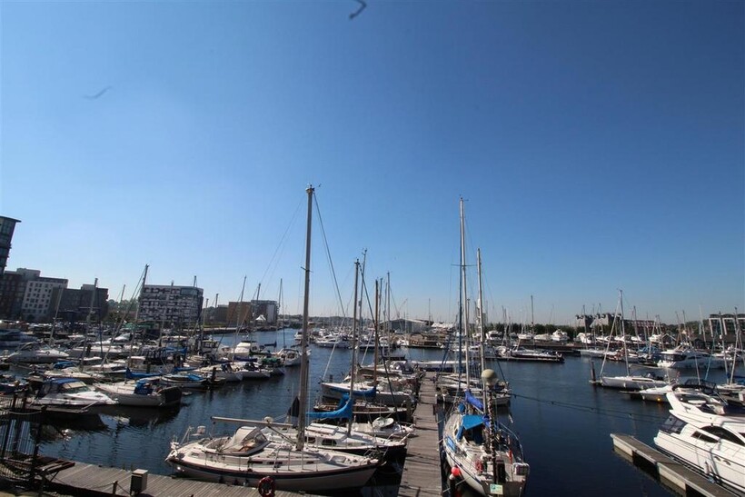 Neptune Square, Ipswich IP4 2 bed apartment to rent - £1,200 pcm (£277 pw)