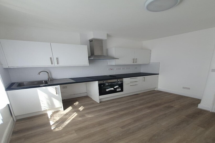 Spencer Avenue, London N13 2 bed maisonette to rent - £1,800 pcm (£415 pw)