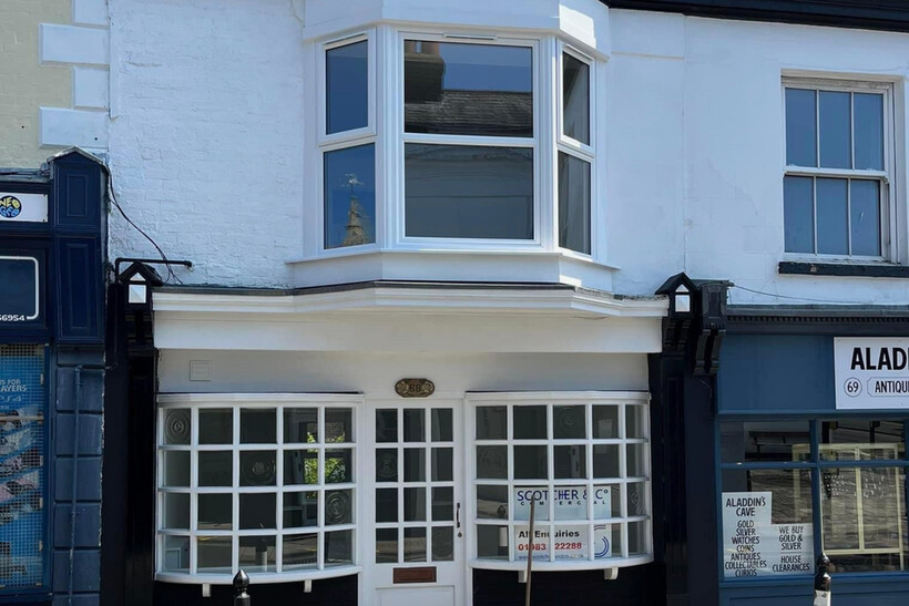 High Street, Ryde PO33 3 bed terraced house to rent - £1,200 pcm (£277 pw)