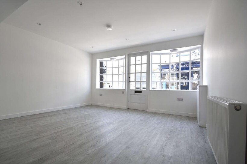 High Street, Ryde PO33 3 bed terraced house to rent - £1,200 pcm (£277 pw)