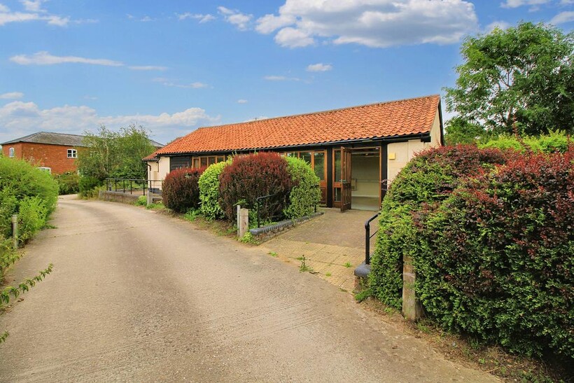 Station Lane, Hethersett NR9 Property to rent - £1,200 pcm (£277 pw)