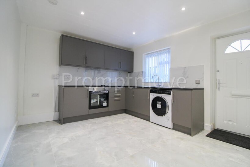 Dunstable Road Luton LU4 8SE 1 bed flat to rent - £1,100 pcm (£254 pw)