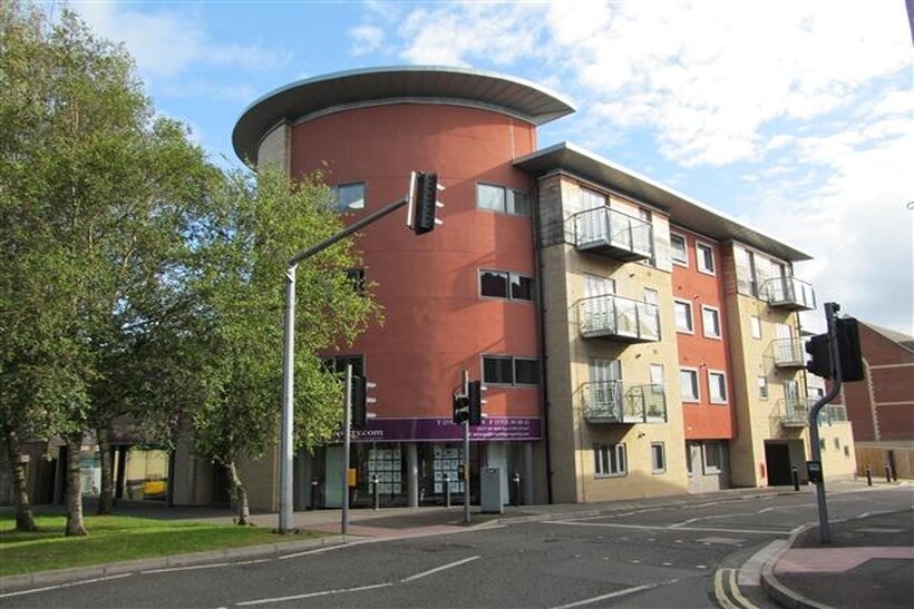 Clarence Street, Yeovil BA20 1 bed apartment to rent - £720 pcm (£166 pw)