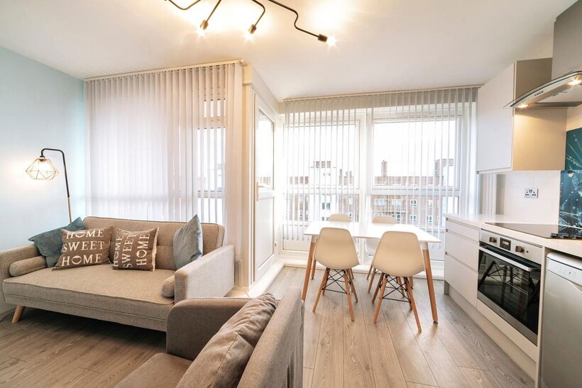 Goldsmith Road, London SE15 4 bed flat to rent - £3,250 pcm (£750 pw)