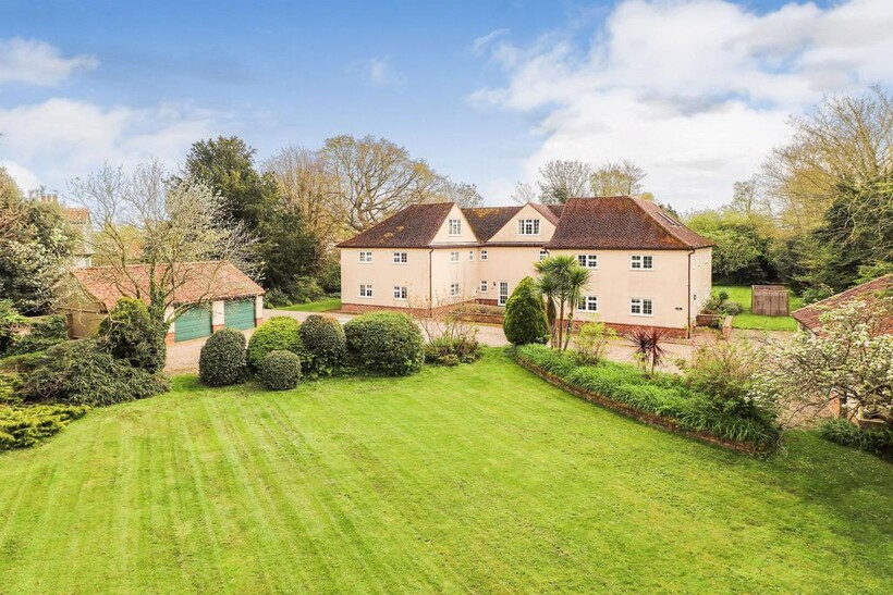 The Street, Southwold IP18 3 bed townhouse to rent - £1,750 pcm (£404 pw)