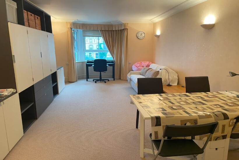 Wrights Lane, London W8 2 bed flat to rent - £3,750 pcm (£865 pw)