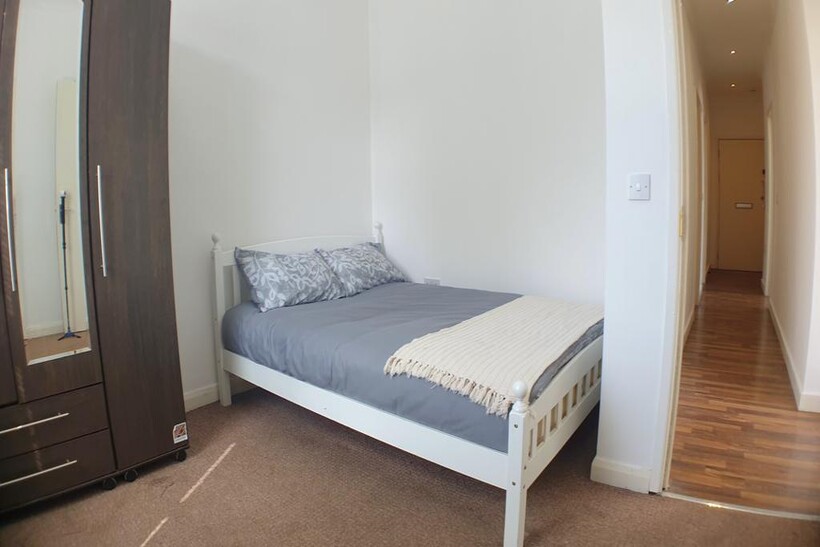Walburgh Street, London E1 3 bed apartment to rent - £2,450 pcm (£565 pw)