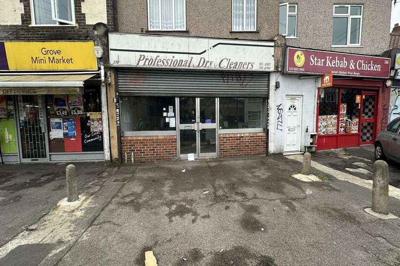 Grove Road, Mitcham CR4 Property to rent - £834 pcm (£192 pw)