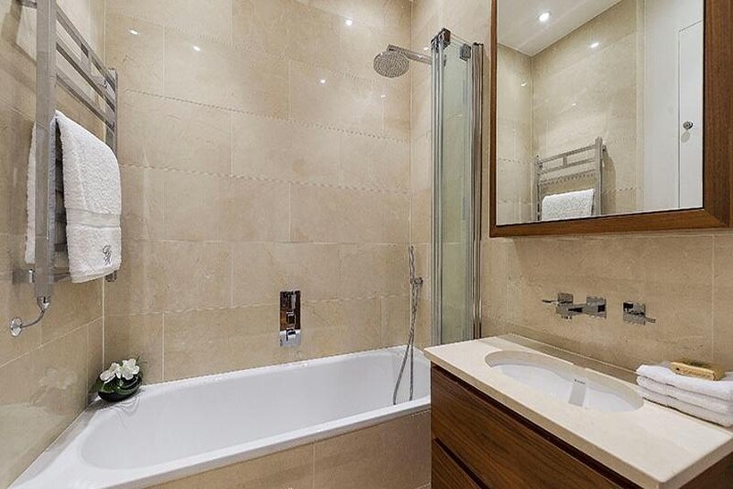 Kensington Gardens Square, London W2 1 bed flat to rent - £3,142 pcm (£725 pw)