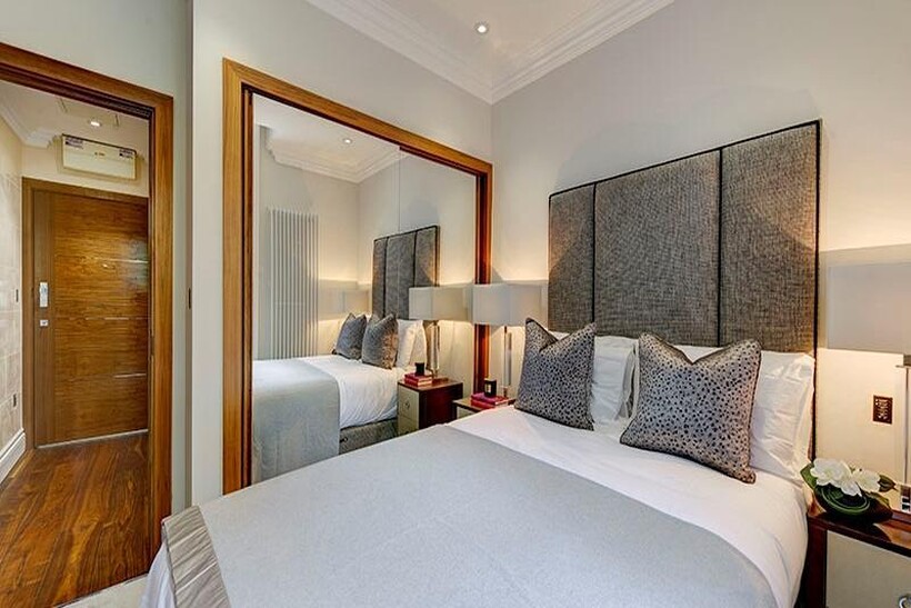 Kensington Gardens Square, London W2 1 bed flat to rent - £3,142 pcm (£725 pw)