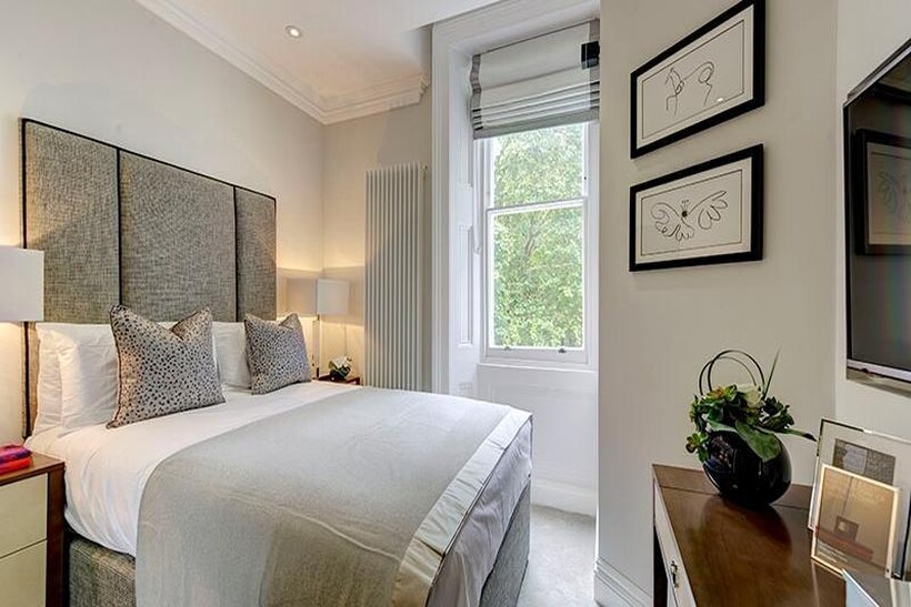 Kensington Gardens Square, London W2 1 bed flat to rent - £3,142 pcm (£725 pw)