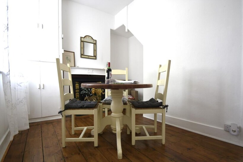 Nicholson Street, Newport PO30 2 bed terraced house to rent - £895 pcm (£207 pw)