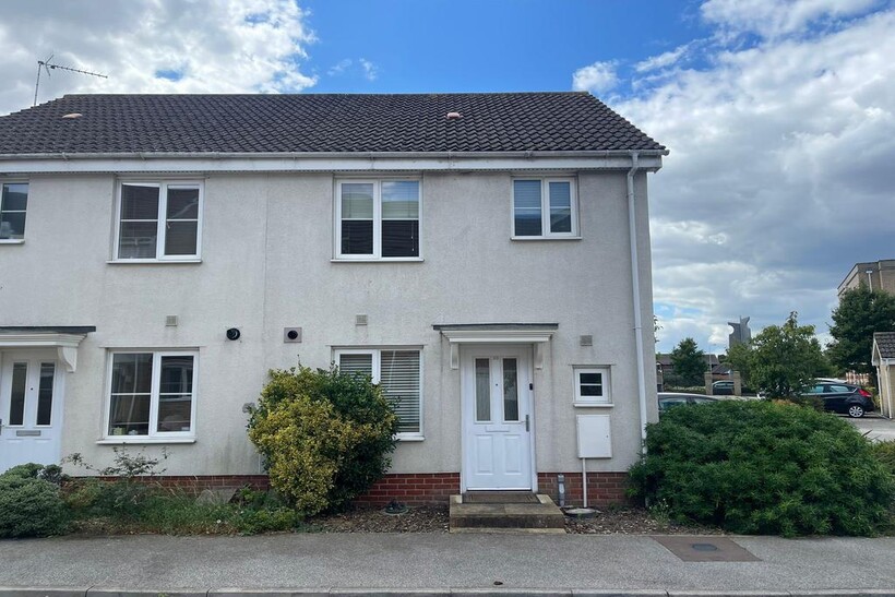 Newman Drive, Kesgrave IP5 3 bed semi-detached house to rent - £1,250 pcm (£288 pw)