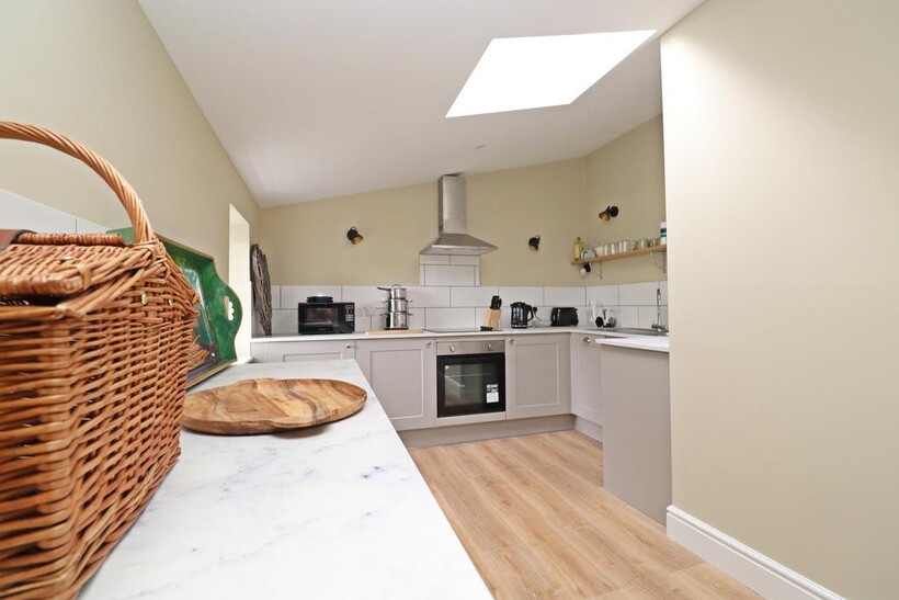 Bosham Lane, Bosham PO18 2 bed flat to rent - £1,400 pcm (£323 pw)