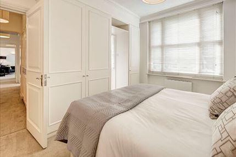Hill Street, London W1J 2 bed flat to rent - £5,200 pcm (£1,200 pw)