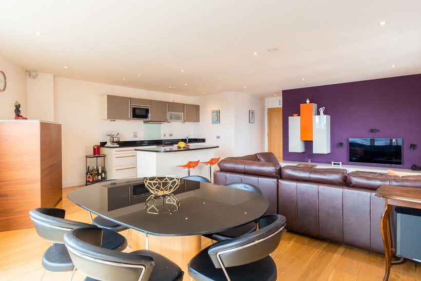 Wharf Approach, Leeds LS1 2 bed apartment to rent - £1,595 pcm (£368 pw)