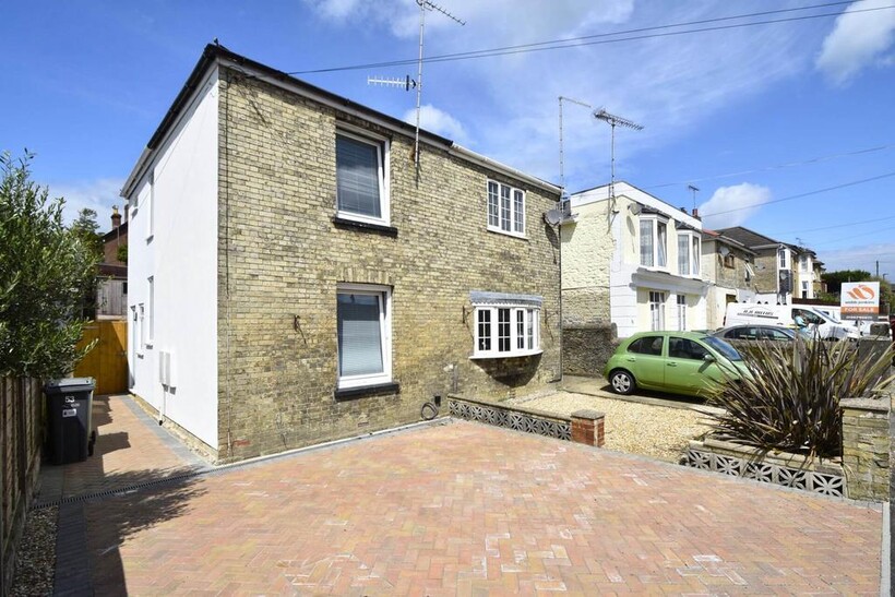 Monkton Street, Ryde PO33 3 bed semi-detached house to rent - £950 pcm (£219 pw)