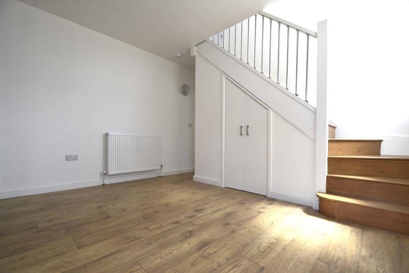 Monkton Street, Ryde PO33 3 bed semi-detached house to rent - £950 pcm (£219 pw)