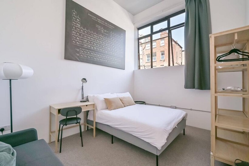 High Road, North Finchley, London, N12 4 bed flat to rent - £3,600 pcm (£831 pw)