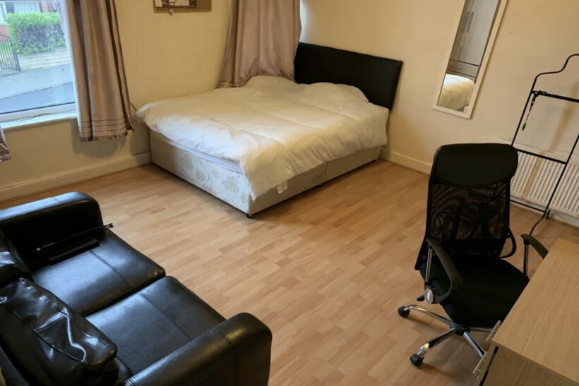 Hyde Park, Leeds LS3 6 bed terraced house to rent - £2,700 pcm (£623 pw)