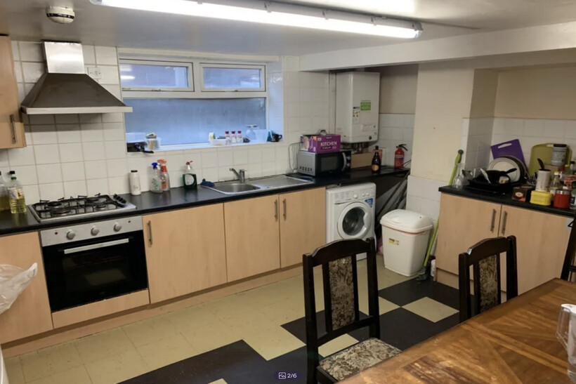Hyde Park, Leeds LS3 6 bed terraced house to rent - £2,700 pcm (£623 pw)