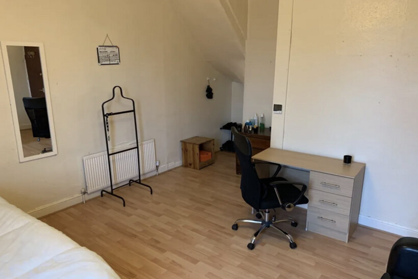 Hyde Park, Leeds LS3 6 bed terraced house to rent - £2,700 pcm (£623 pw)